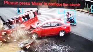Crazy Crash In Philippines Unbelievable, Nobody Died
