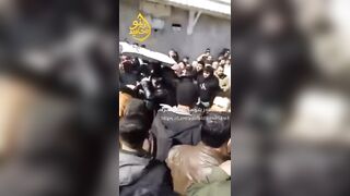 Criminals Ambush SUV, Execute Jewelry Owner & Two Employees in Savage 8kg Gold Heist