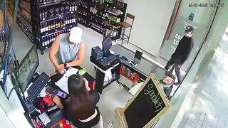 Off Duty Cop Shoots Armed Robber Inside The Store In Argentina