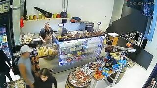 Off Duty Cop Shoots Armed Robber Inside The Store In Argentina