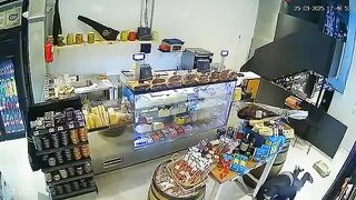 Off Duty Cop Shoots Armed Robber Inside The Store In Argentina