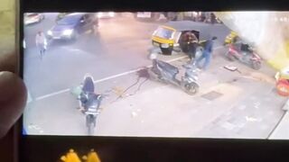 Mentally Unhinged Maniac Stabs Indian Rickshaw Driver to Death in Savage Knife Frenzy