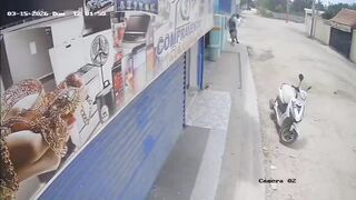 Dude Lurks in Alley with Machete, Ambushes Old Rival & Severs Hand in Revenge Attack