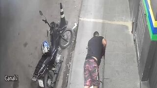 Caught Off Guard on the Curb: Man Gunned Down Brutally After Car Pulls Up Suddenly