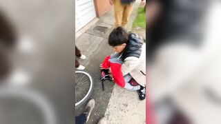 Thug Takes Multiple Kicks After Failed Robbery In Colombia