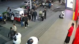 Suspected “Retaliation Against Society” Attack: Vehicle Hits Pedestrians in Chongqing