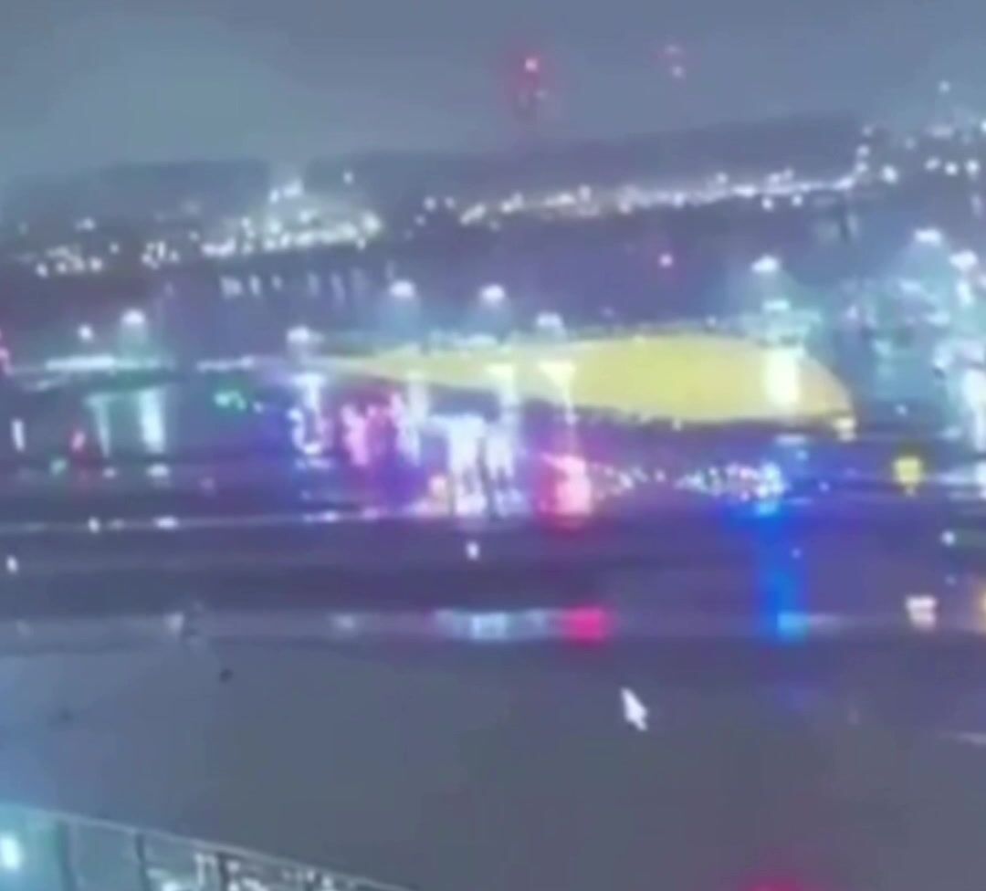 Plane crashes into fire truck - LaGuardia
