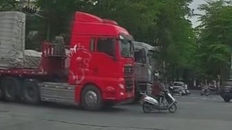 Another Moped Rider Messed With A Truck