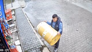 They Tried To Rob A Wrong Liquor Store