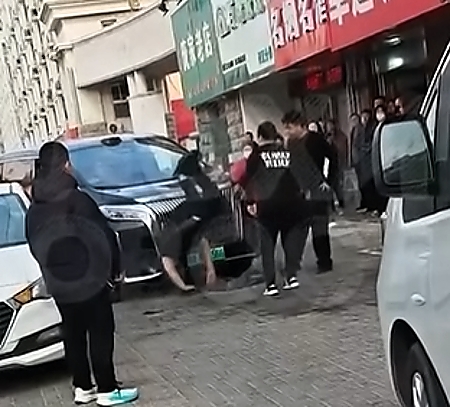 LoL "Man bangs his head against car until he passes out" (2 views)