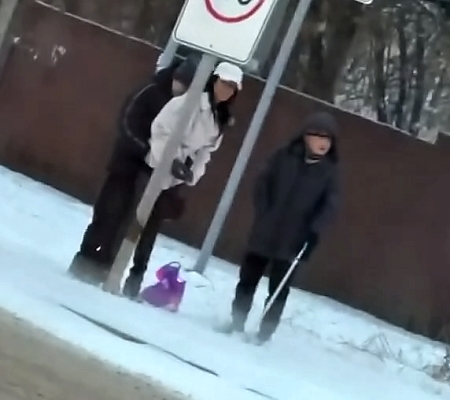 LoL "Bus stop, sex, cold and phlegmatic" (2 angles)
