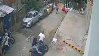 Two Killed, Four Wounded in Rival Gang Shooting in Medellín Neighborhood