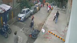 Two Killed, Four Wounded in Rival Gang Shooting in Medellín Neighborhood