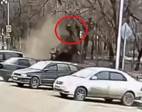 Tragic accident of Mercedes G with Toyota (2 views)