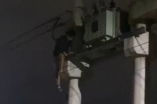 Junkie Electrocuted While Stealing Copper from Light Pole, Falls Hard on Cement