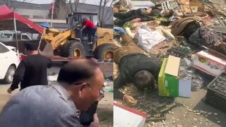 Horror in Beijing: Excavator Turns Into Death Machine and Crushes Market Shoppers