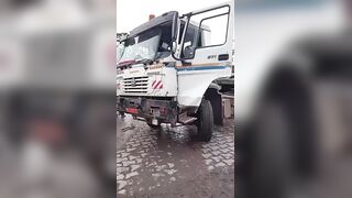 Trucker killed by safety barrier during a maneuver