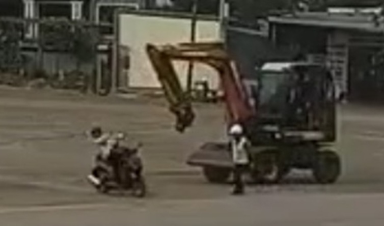 Motorcyclist Killed Instantly After Steel Cable Slashes His Neck in Construction Zone