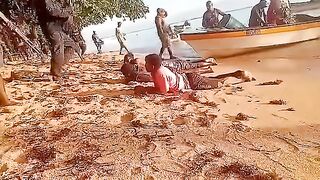 Criminals Get Bones Broken By Officers At The Gunpoint in Papua New Guinea