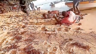 Criminals Get Bones Broken By Officers At The Gunpoint in Papua New Guinea