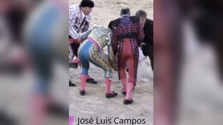 Classic: Spanish bullfighter brutally gored