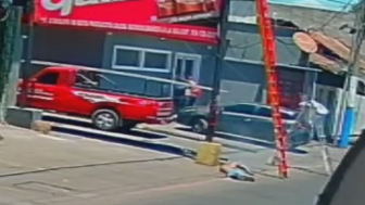 Electrocuted Worker Falls Dead  On The Roadside In Guatemala