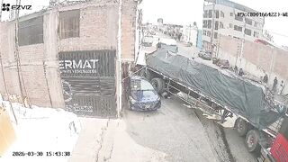 Taxi Driver Crushed by Reversing Truck in Peru