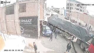 Taxi Driver Crushed by Reversing Truck in Peru