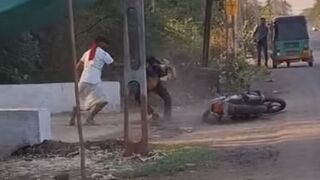 Mentally Ill Man Armed With TRIDENT Randomly Attacks A Motorcyclist In India