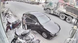 Motorcyclist & Passenger Pulled Into Traffic Without Looking – Truck Crushes to Death