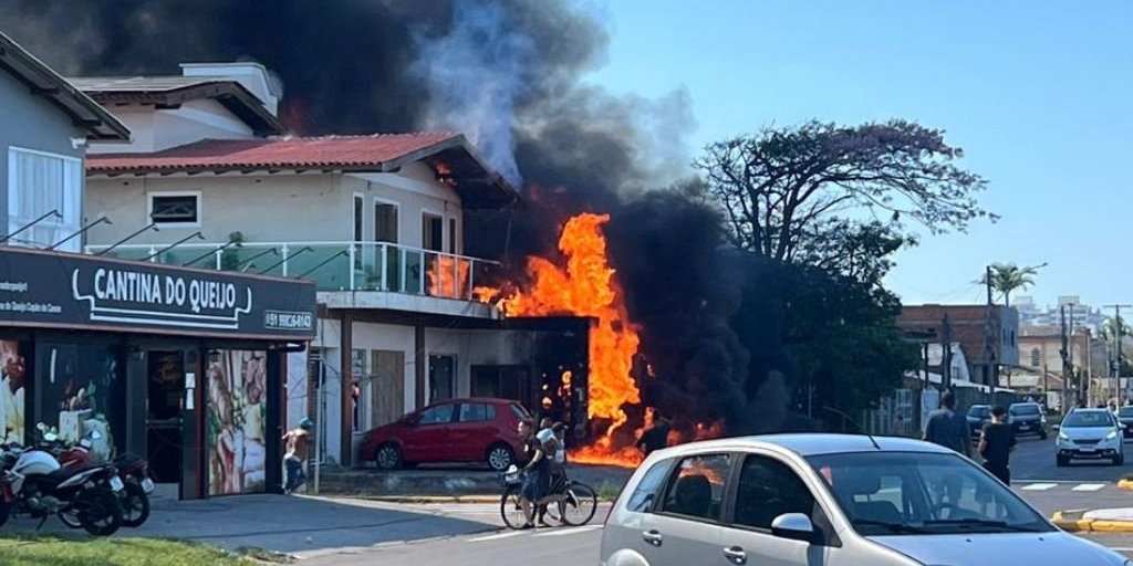 CCTV Captures Small Plane Crashing Into House - Copilot & Two Passengers Dead