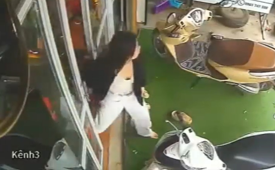 Horrific Crash: Driver Plows Into Motorcycle Repair Shop Workers