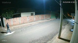 Military Police Fatally Shoot Suspect Wanted for Triple Murder in Brazil