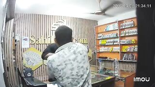 Armed Robbers Shoots Money Transfer Store Owner During Heist