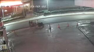 Off-Duty Cop Fatally Shot While Resisting Motorcycle Theft by Armed Robbers
