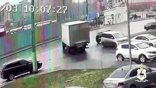In Nizhny Novgorod, a truck driver fatally hit a pedestrian (2 views)
