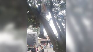 Error0 Man Found Hanging From The Tree In Public Park