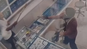 Jeweler Shot During Robbery in India