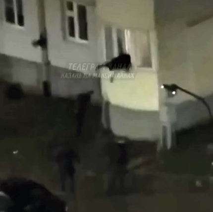 Conflict and brutal beating of a man in the city of Azin