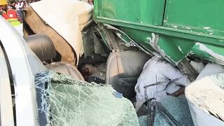 2 dead in truck collision