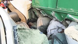 2 dead in truck collision