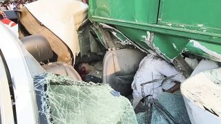 2 dead in truck collision
