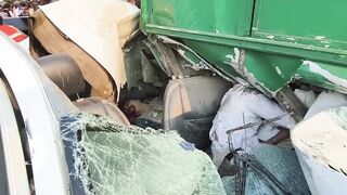 2 dead in truck collision