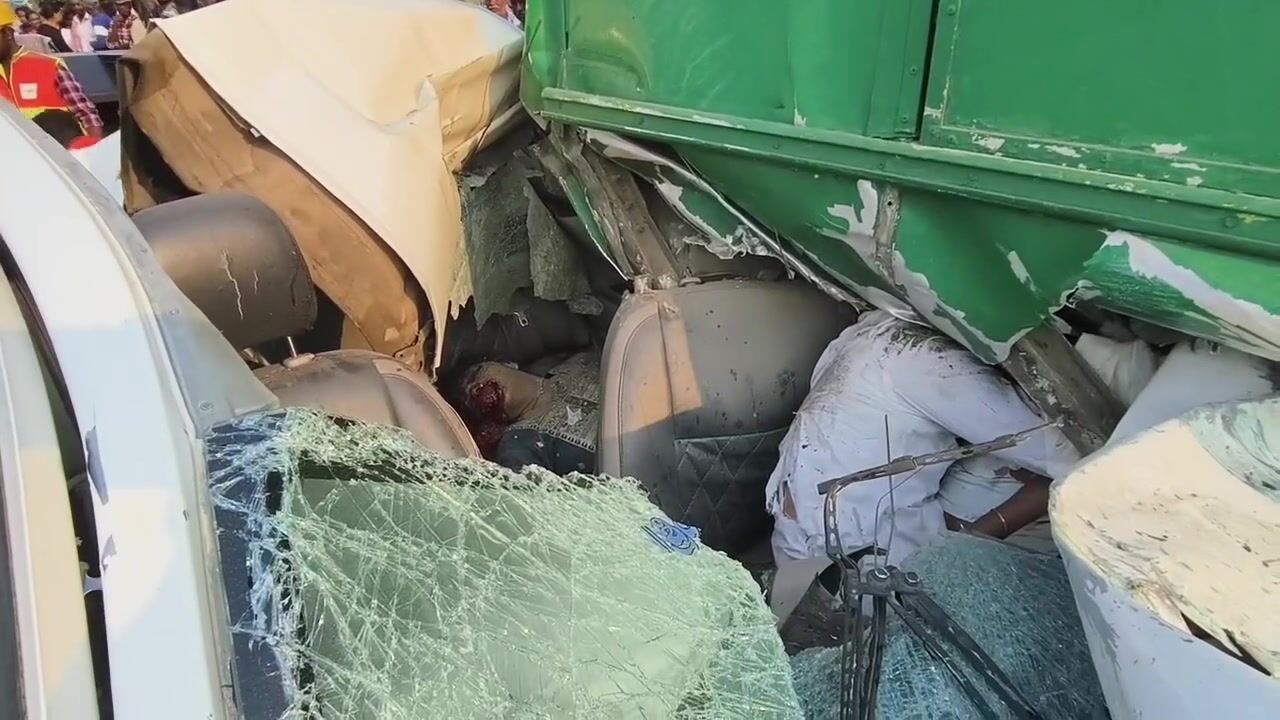 2 dead in truck collision
