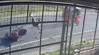 High-Speed Biker Slams Into Rickshaw And Dies Horribly