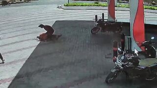Man Slits Wife's Throat at Petrol Station for Refusing to Leave Him