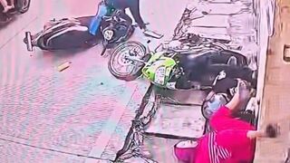 Head-On Crash Between Two Motorcycles Leaves Woman in Critical Condition