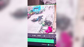Head-On Crash Between Two Motorcycles Leaves Woman in Critical Condition