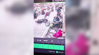 Head-On Crash Between Two Motorcycles Leaves Woman in Critical Condition