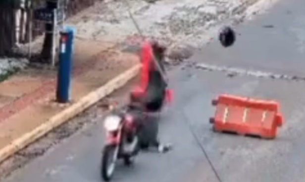 Motorcyclist Dies After Crashing into Steel Cable Stretched Across Street